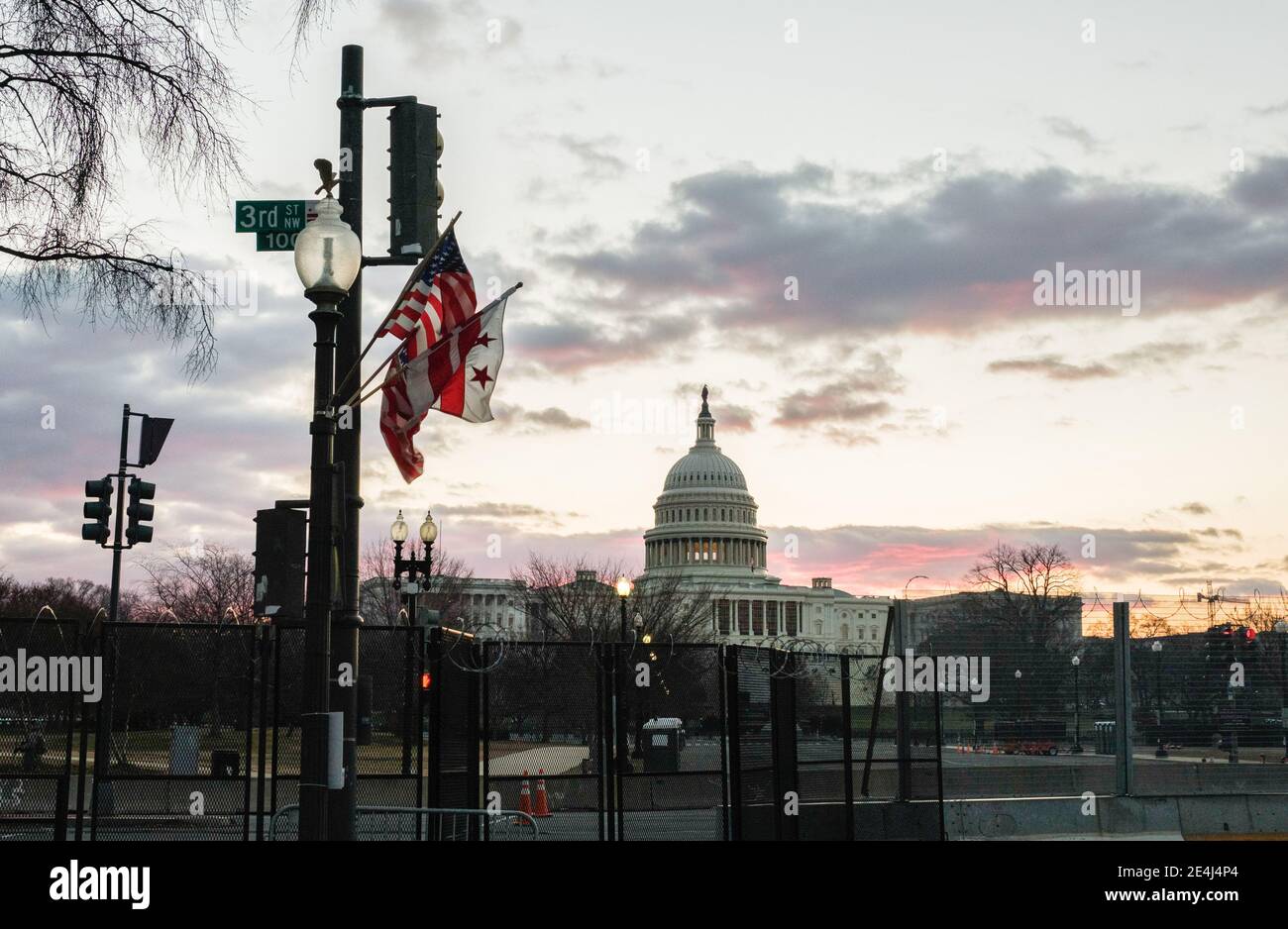 Capital Building Razor Wire Razor wire images hi-res stock photography and images - Alamy
