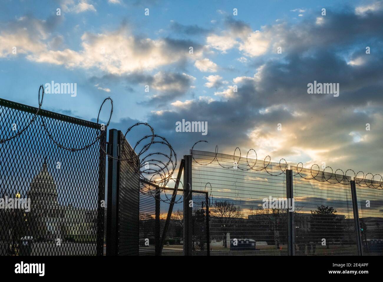 Capital Building Razor Wire Razor wire images hi-res stock photography and images - Alamy