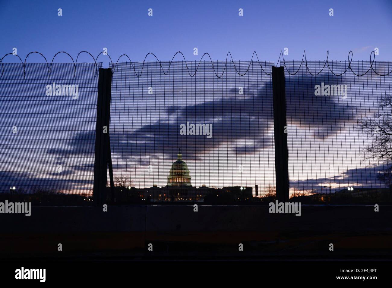 Innauguration Razor Wire Razor wire images hi-res stock photography and images - Alamy