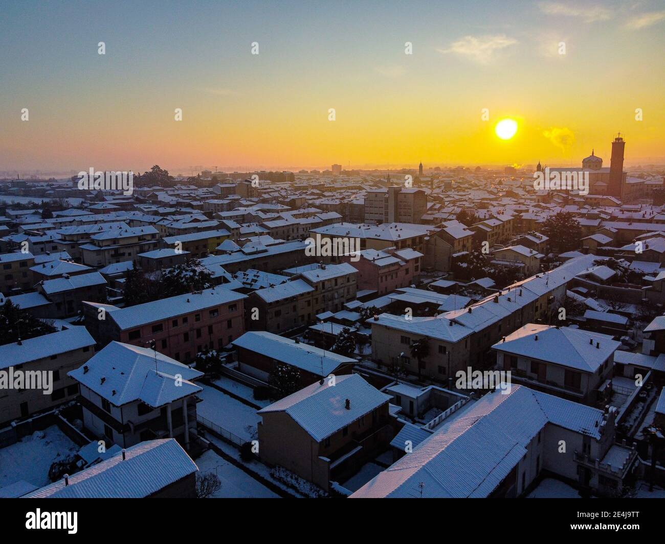 Snow Falling On Rooftops Heavy snowfall over rooftops in hi-res stock photography and images - Alamy