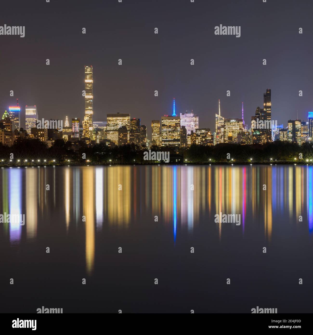 Midtown manhattan skyline night view hi-res stock photography and ...