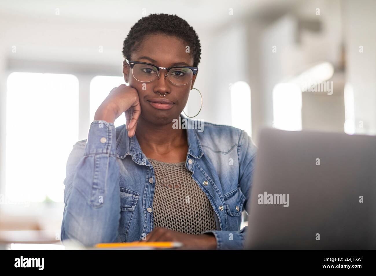Home portrait black woman hi-res stock photography and images - Alamy