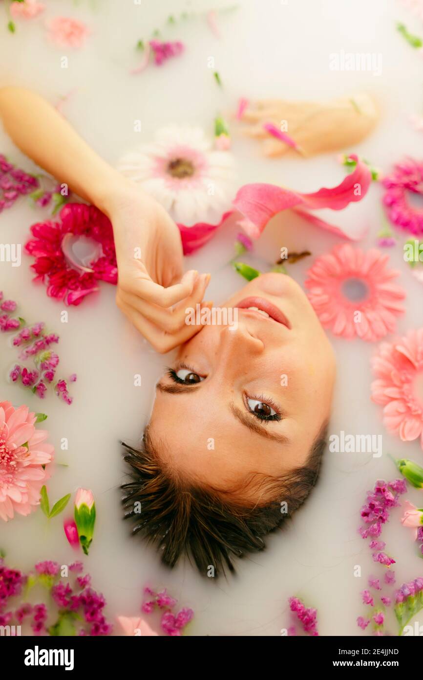 Young woman lying in bathtub hi-res stock photography and images - Alamy