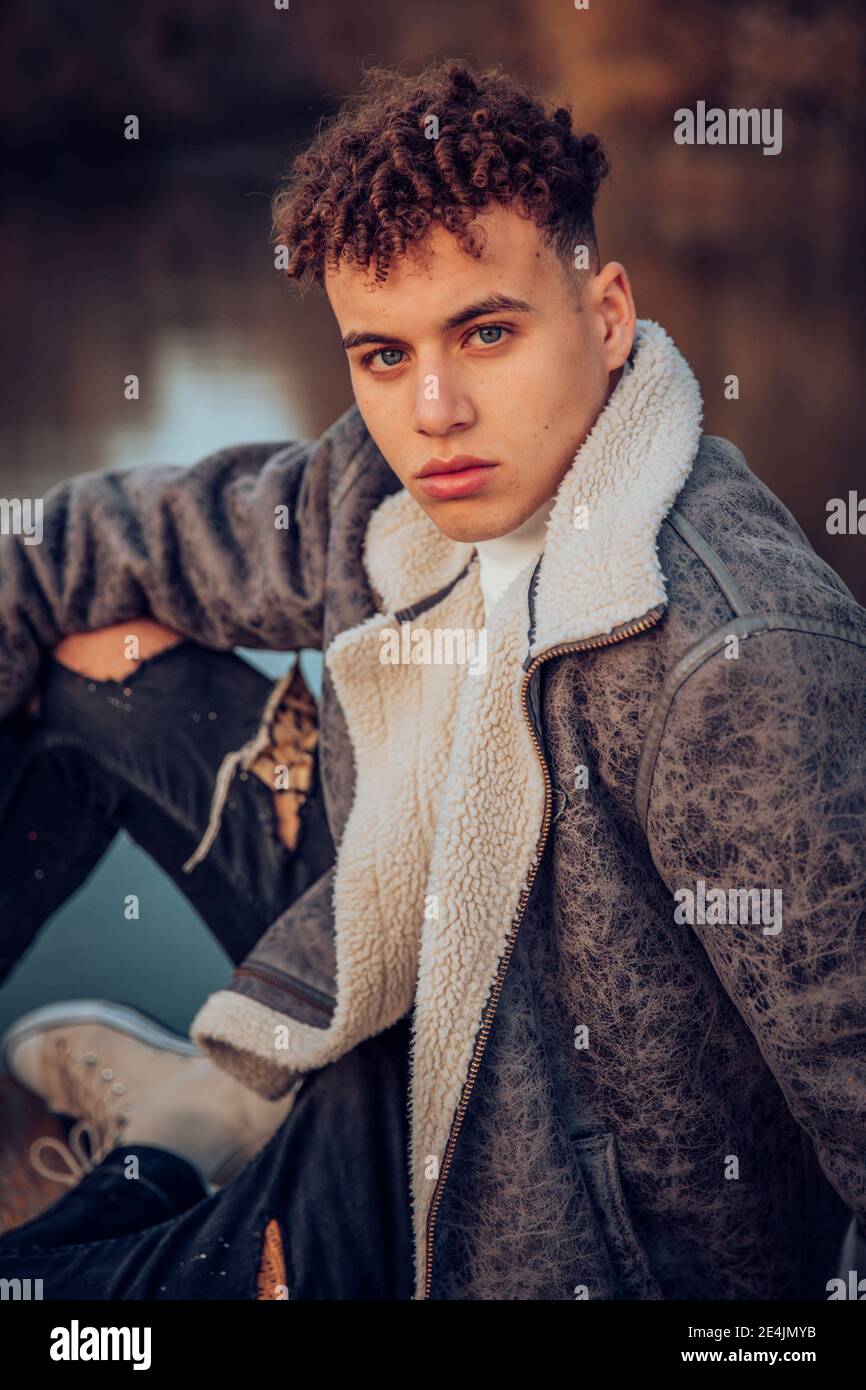 Curly hair man blue eyes hi-res stock photography and images - Alamy