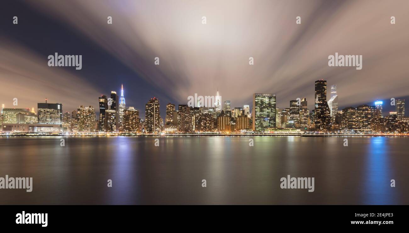 Midtown manhattan skyline hi-res stock photography and images - Alamy