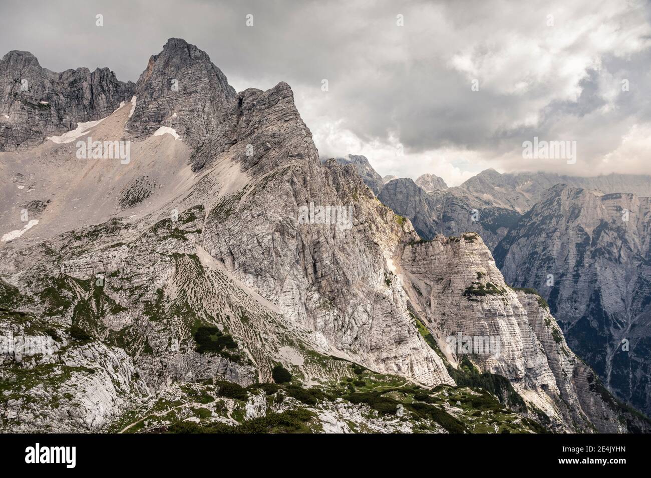 Clouds over mountains hi-res stock photography and images - Alamy
