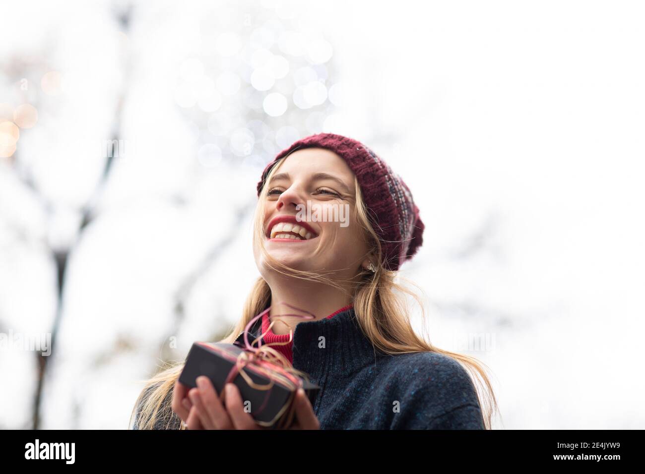 Young woman woolly hat smile hi-res stock photography and images - Alamy