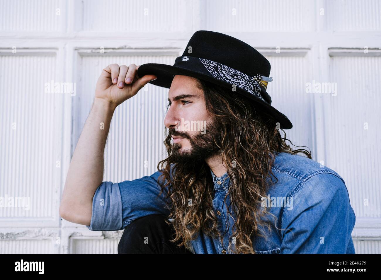 Stylish white hat hi-res stock photography and images - Alamy