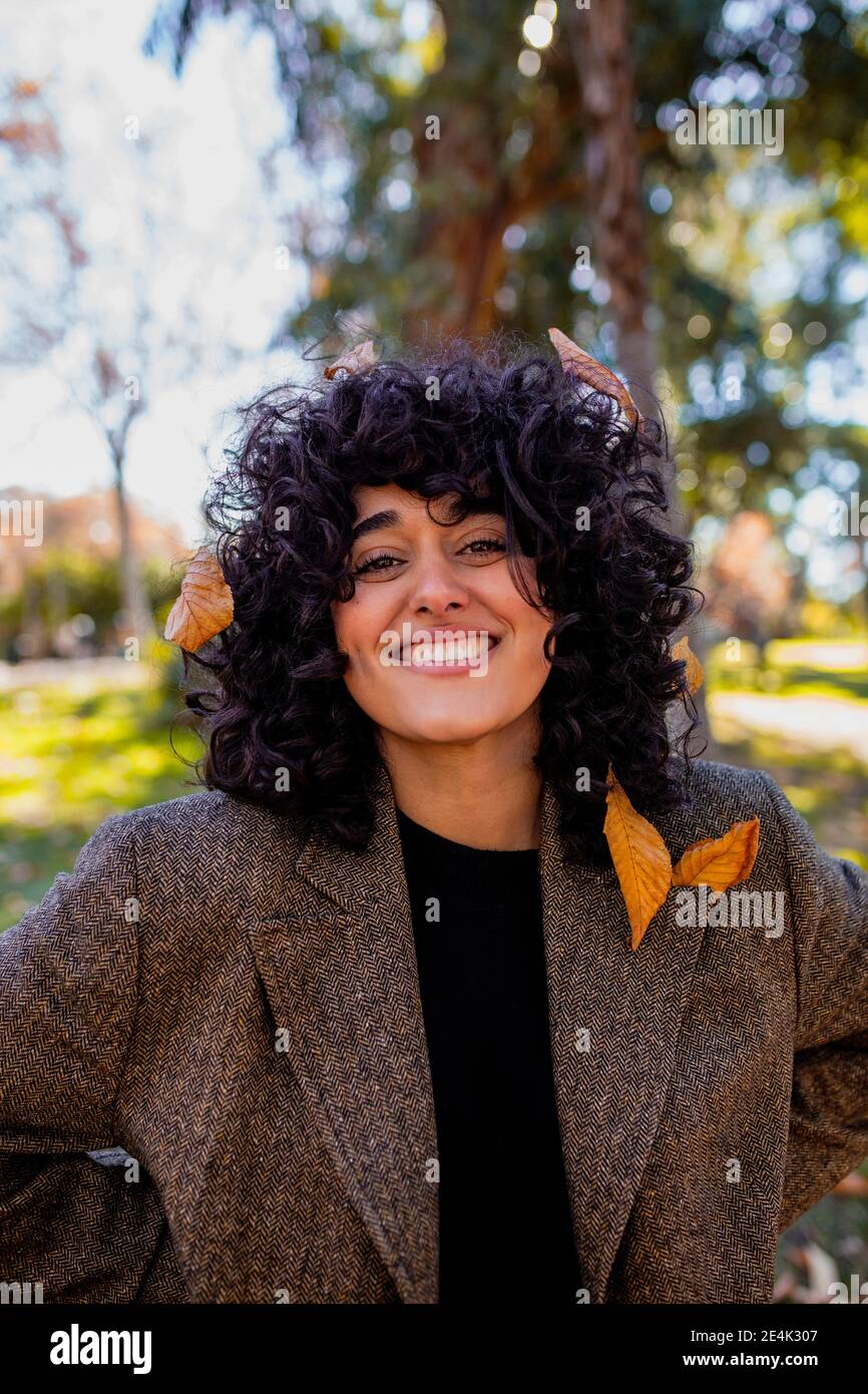 Curly hair woman hi-res stock photography and images - Alamy