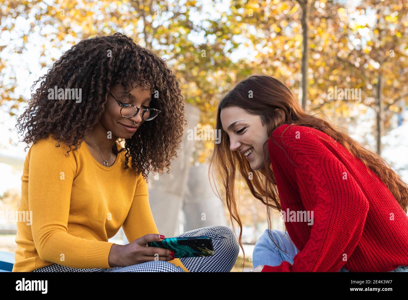 Women watching hires stock photography and images Alamy