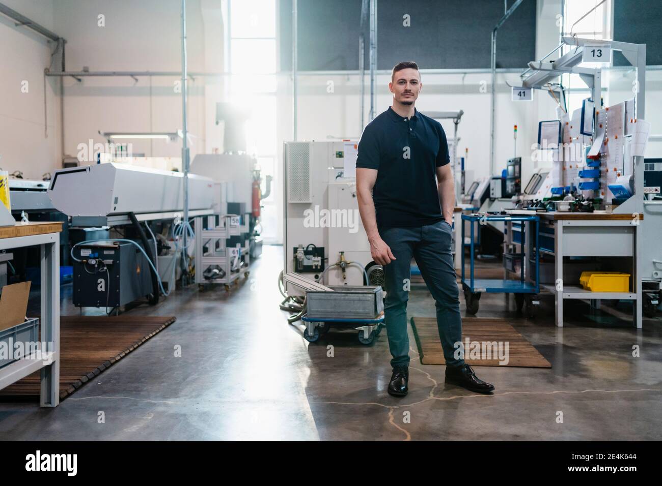 Technician industry hi-res stock photography and images - Alamy