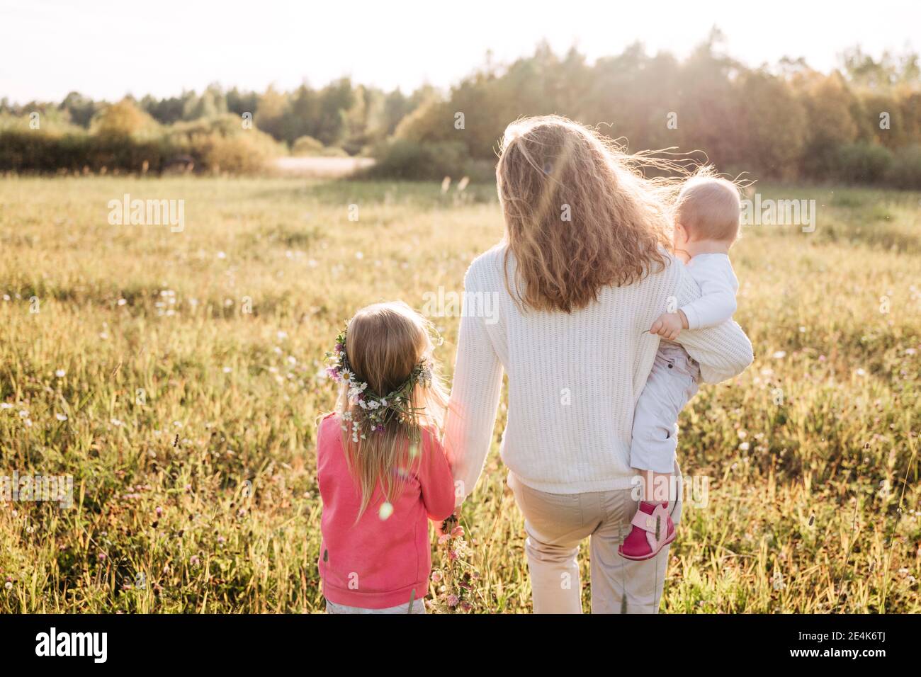 Mother two daughters rear view hi-res stock photography and images - Alamy