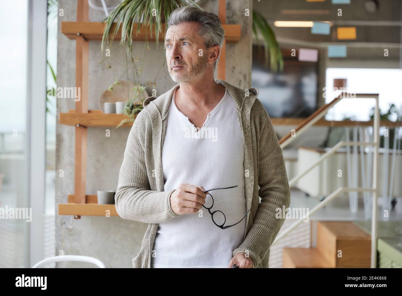 Attractive mature business man hi-res stock photography and images - Alamy