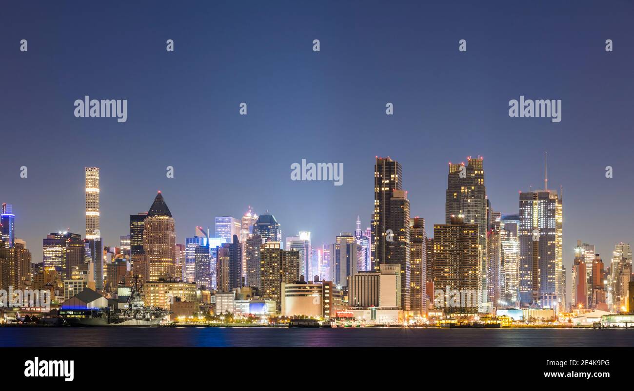 Midtown manhattan skyline hi-res stock photography and images - Alamy