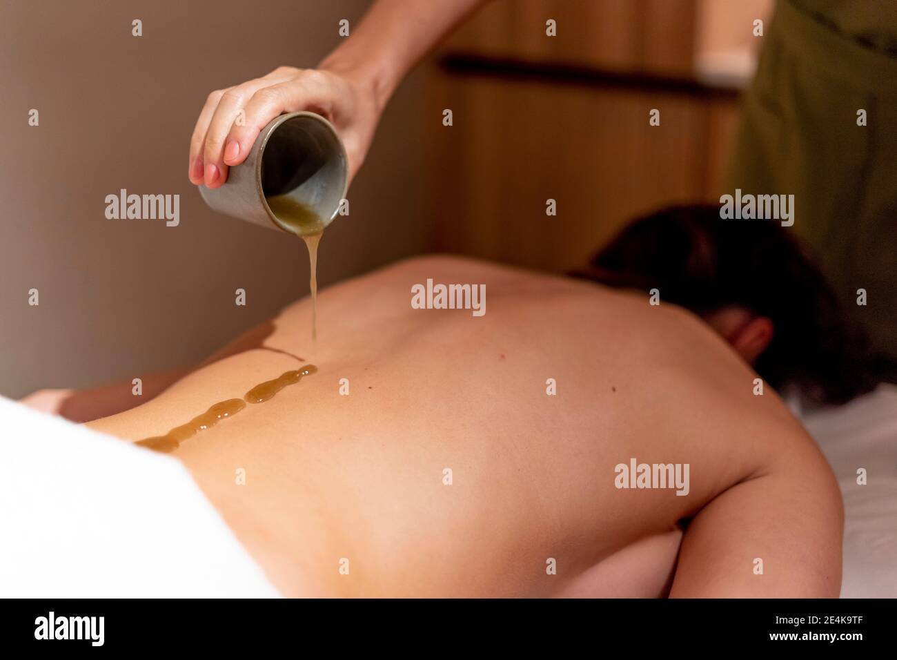 Massage oil back woman mature hi-res stock photography and images - Alamy