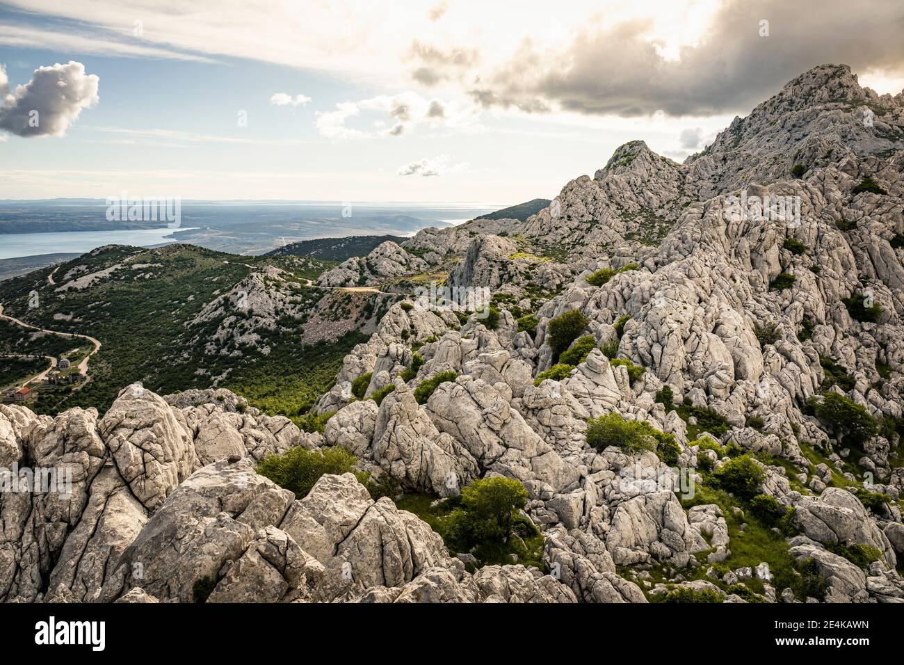 Eroded limestone formations hi-res stock photography and images - Alamy