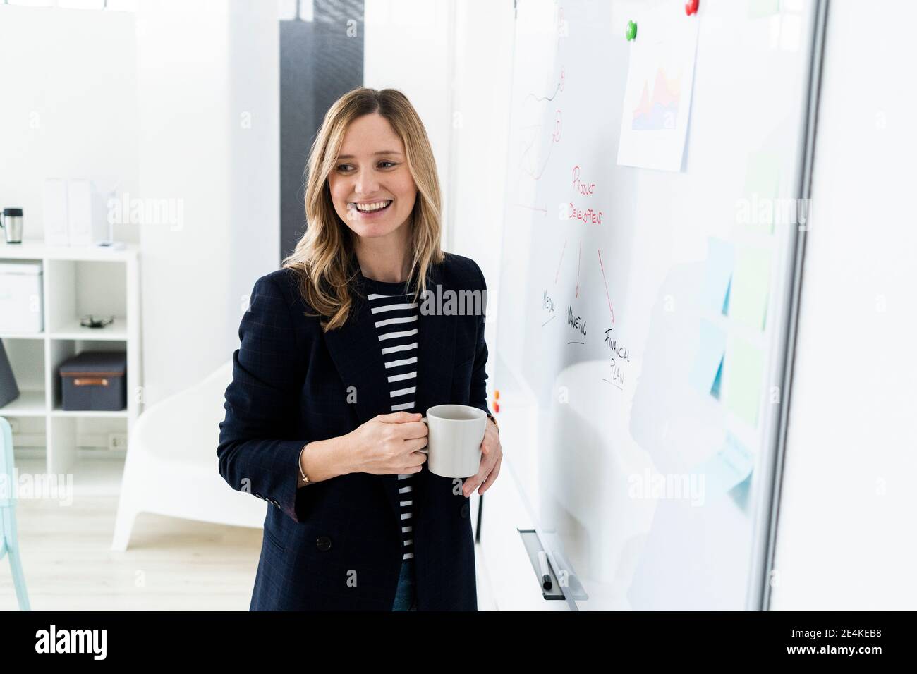 Business woman standing hi-res stock photography and images - Alamy