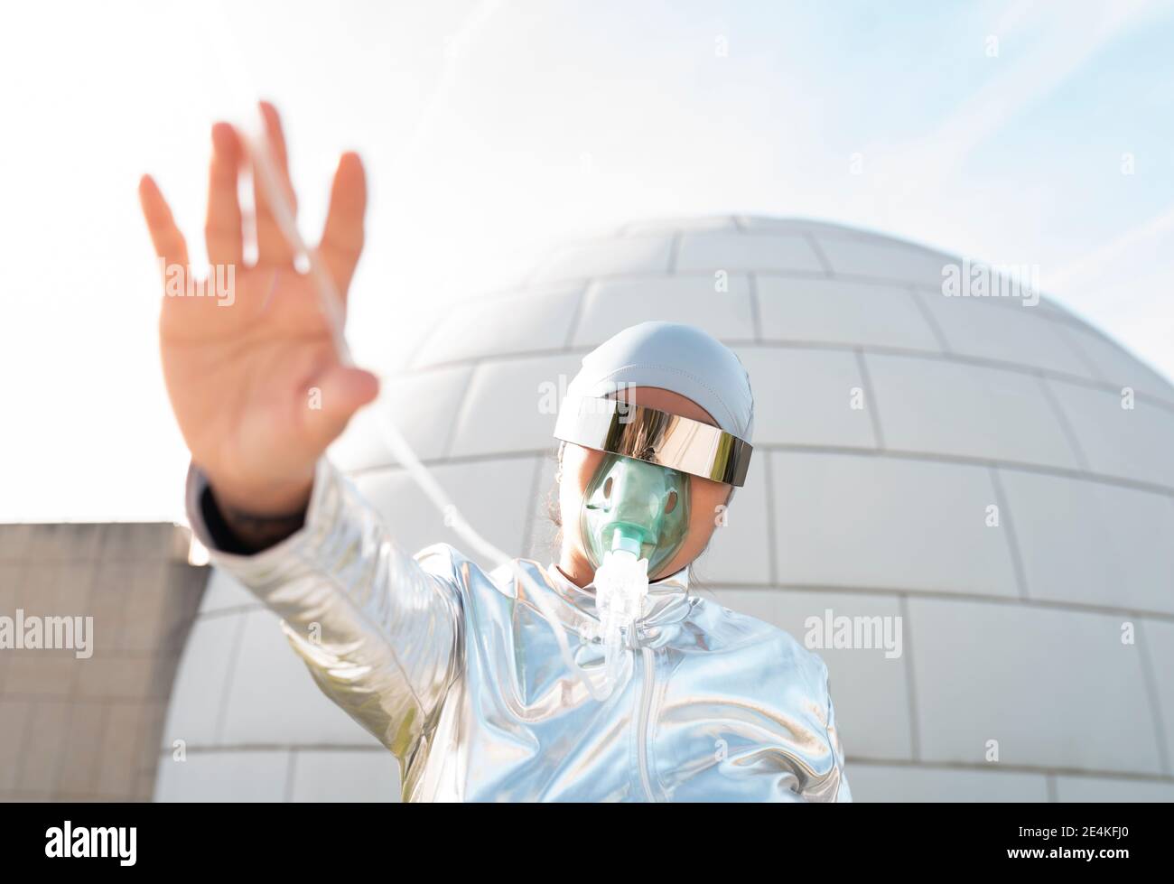 Oxygen mask woman hi-res stock photography and images - Alamy