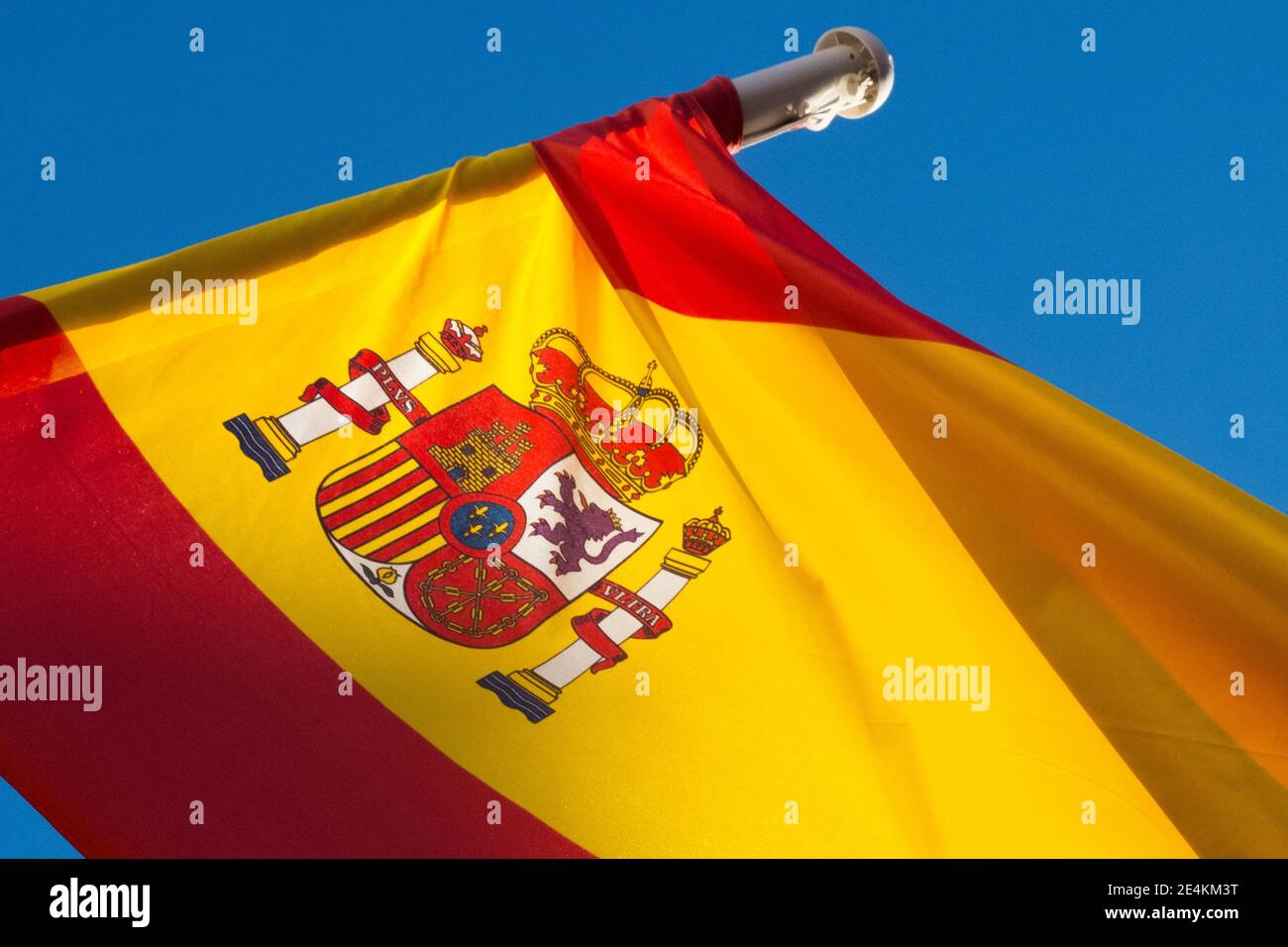 Spanish national flag flies from a flag pole above a cafe in a backstreet in Bournemouth, Dorset. 14 January 2014. Photo: Neil Turner Stock Photo