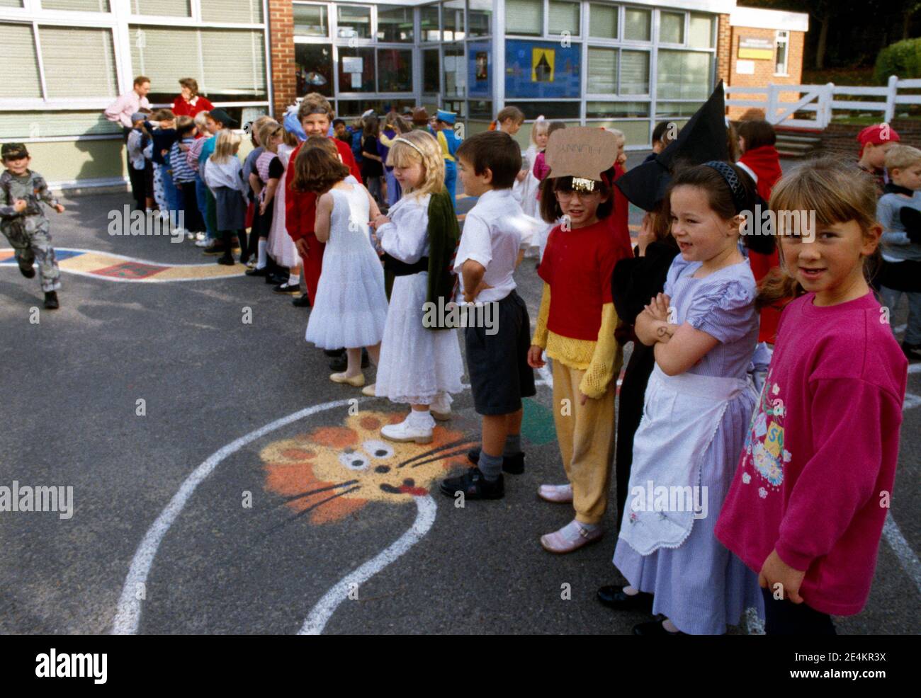 Children fancy dress education hi-res stock photography and images - Alamy