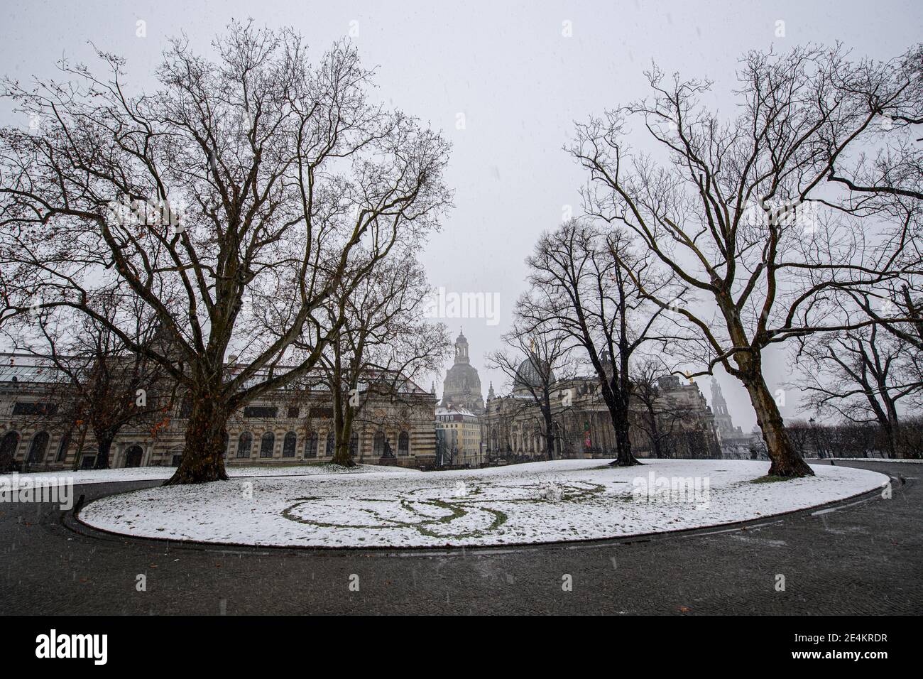 24 January 2021, Saxony, Dresden: Snow rain falls on Sunday at noon at the Brühlsche Terrasse with the Albertinum (l-r), the Frauenkirche, the Lipsius Building, the Academy of Fine Arts and the Hofkirche. Photo: Robert Michael/dpa-Zentralbild/ZB Stock Photo