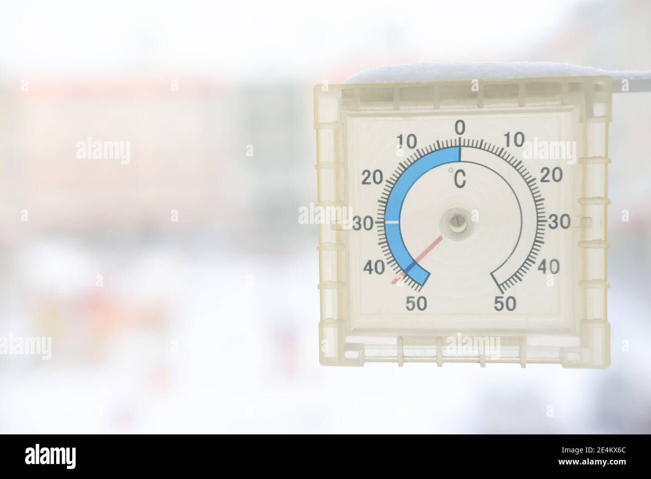 https://c8.alamy.com/comp/2E4KX6C/outdoor-thermometer-showing-extremely-cold-temperature-winter-cold-weather-in-siberia-selsius-scale-copy-space-45-degrees-below-zero-weather-forecast-climate-change-2E4KX6C.jpg
