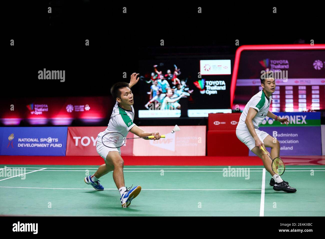 210124) -- BANGKOK, Jan. 24, 2021 (Xinhua) -- Lee Yang (L)/Wang Chi-Lin of  Chinese Taipei compete during the final of men's doubles against Aaron  Chia/Soh Wooi Yik of Malaysia at the Thailand