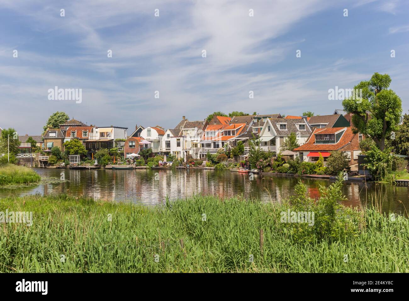 Houses at the river Vlist in Haastrecht, Netherlands Stock Photo