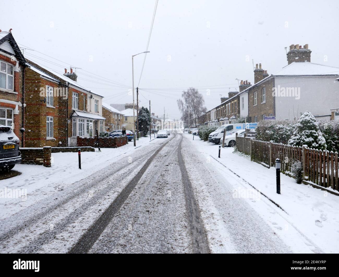 After sweeping cross the UK the snow has finally fallen on London the first  time this Winter . London residents woke up this morning to a flurries of  snow all over the