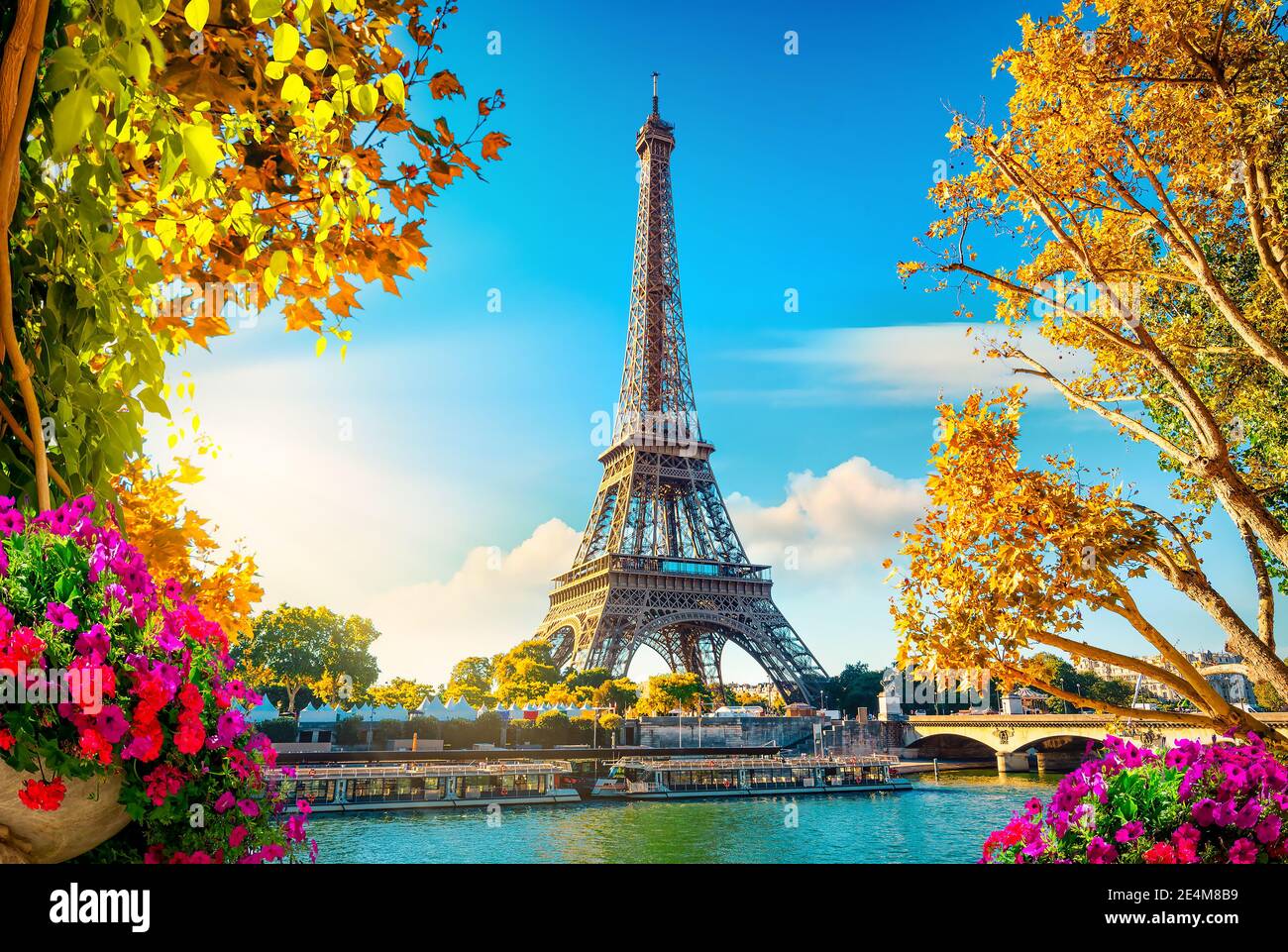 Seine in Paris with Eiffel Tower in sunrise time Stock Photo Alamy