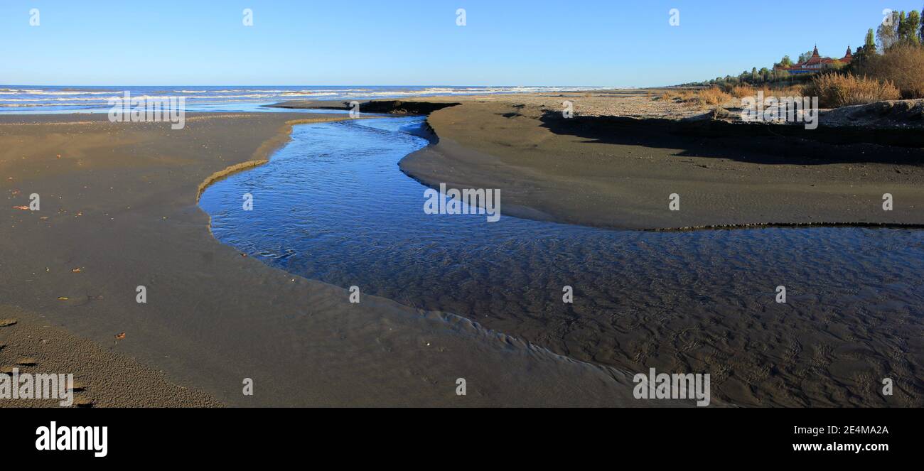 Beautiful river flowing hi-res stock photography and images - Alamy