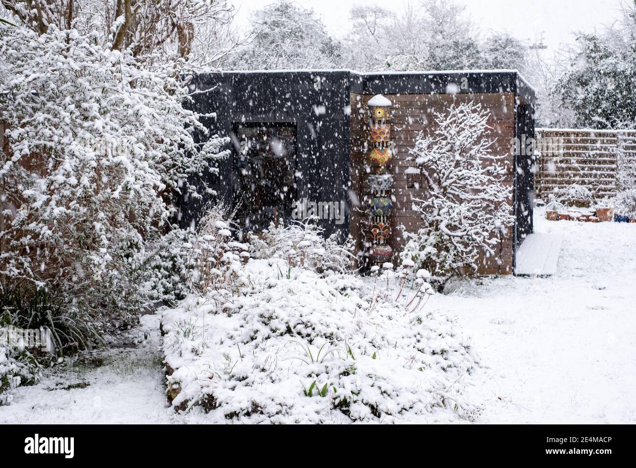 Fall from the roof of a cave hi-res stock photography and images - Alamy