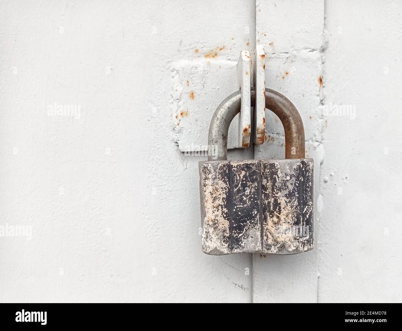 old lock on an iron door close up Stock Photo - Alamy