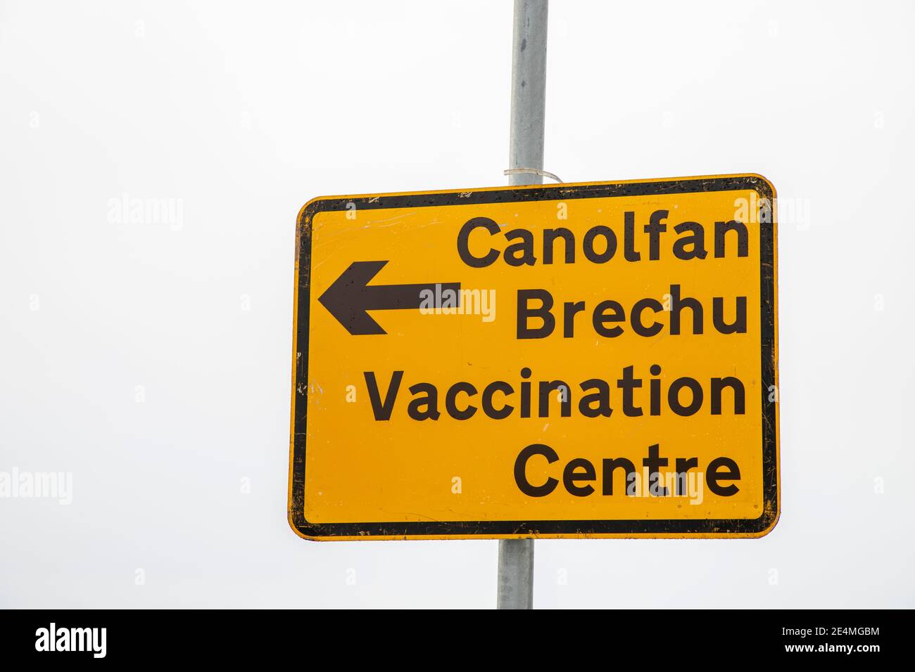 Covid vaccination centre sign in english and welsh languages Stock Photo