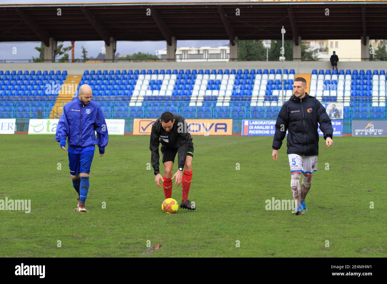 Pagani, Italy. 24th Jan, 2021. Serie C Italian Championship, Girone C Pro  League football match between Paganese and Catania, 20th day of the  championship. At the third inspection, the referee Andrea Colombo