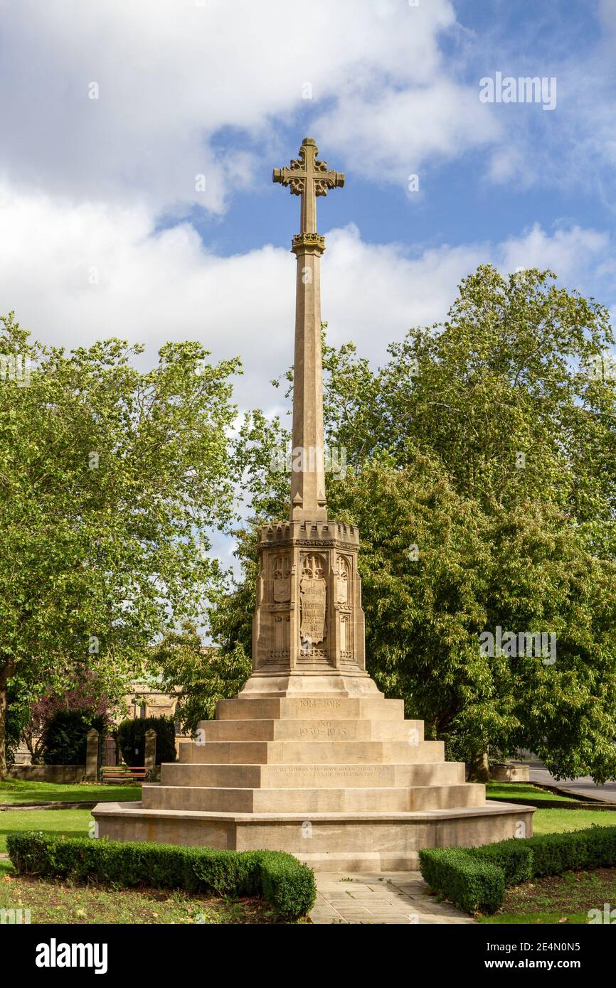 The war memorial in St Giles was erected in 1921 by Oxford City Council