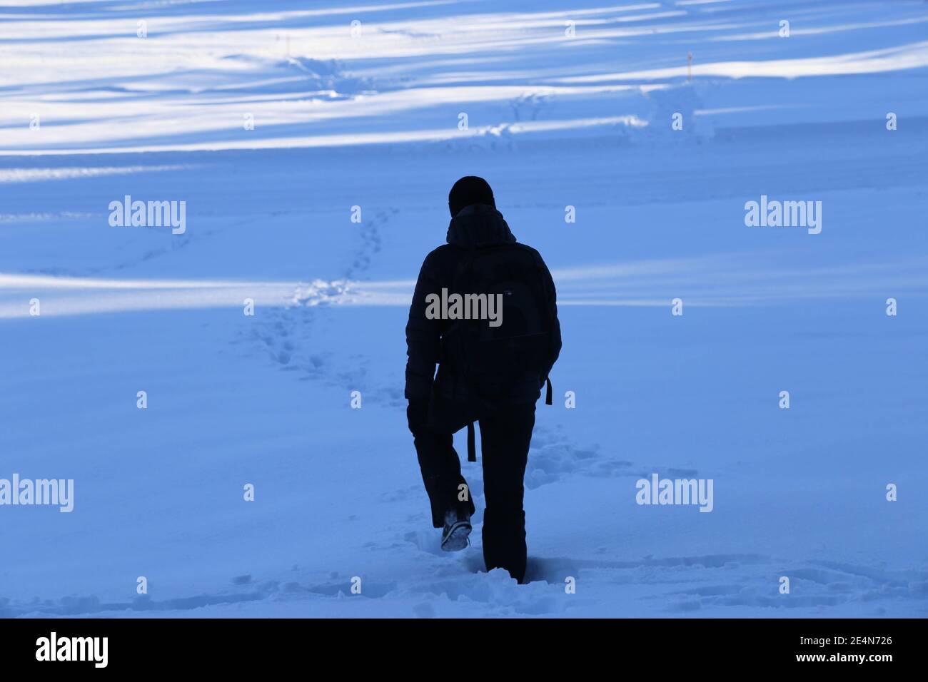 Mann im Schnee Stock Photo