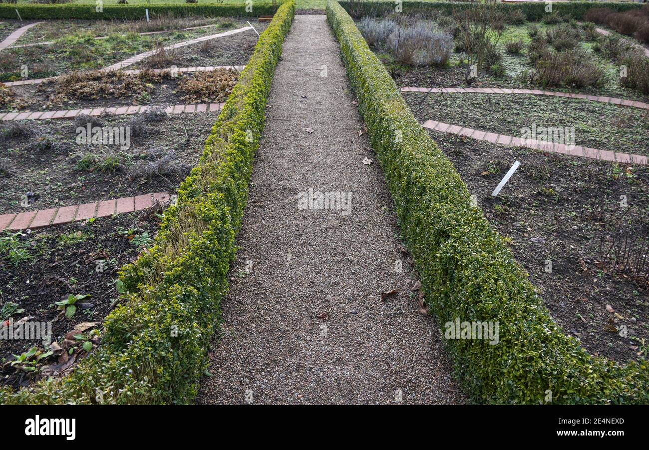 Brick gravel path hi-res stock photography and images - Alamy