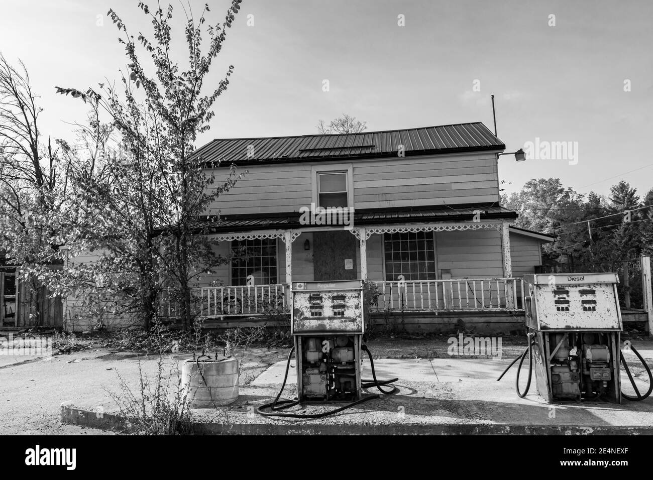 Abandoned Gas Station Stock Photo Alamy