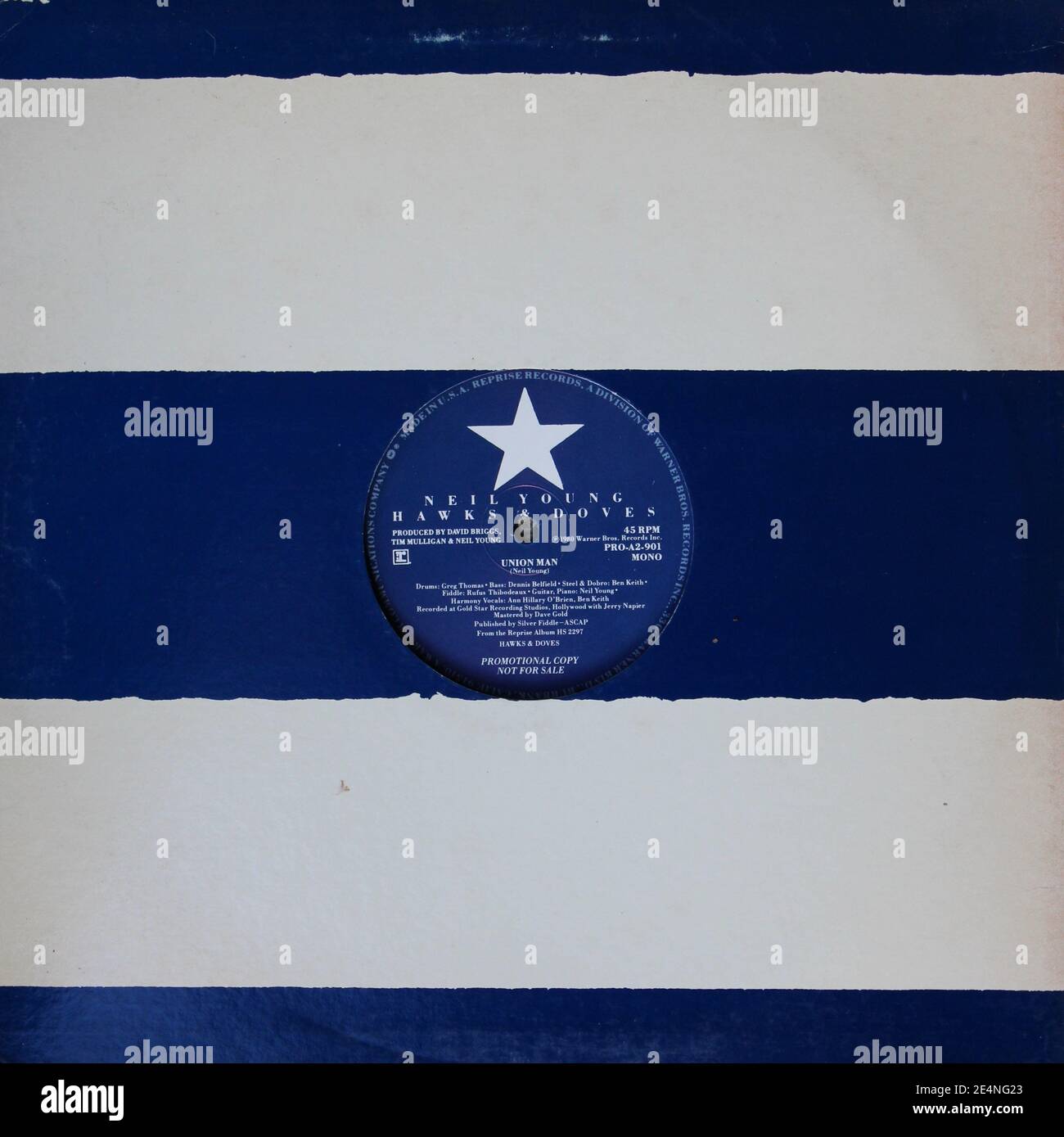 Neil Young: SP 45 RPM Mono 1980. Side B: Union Man Stock Photo - Alamy