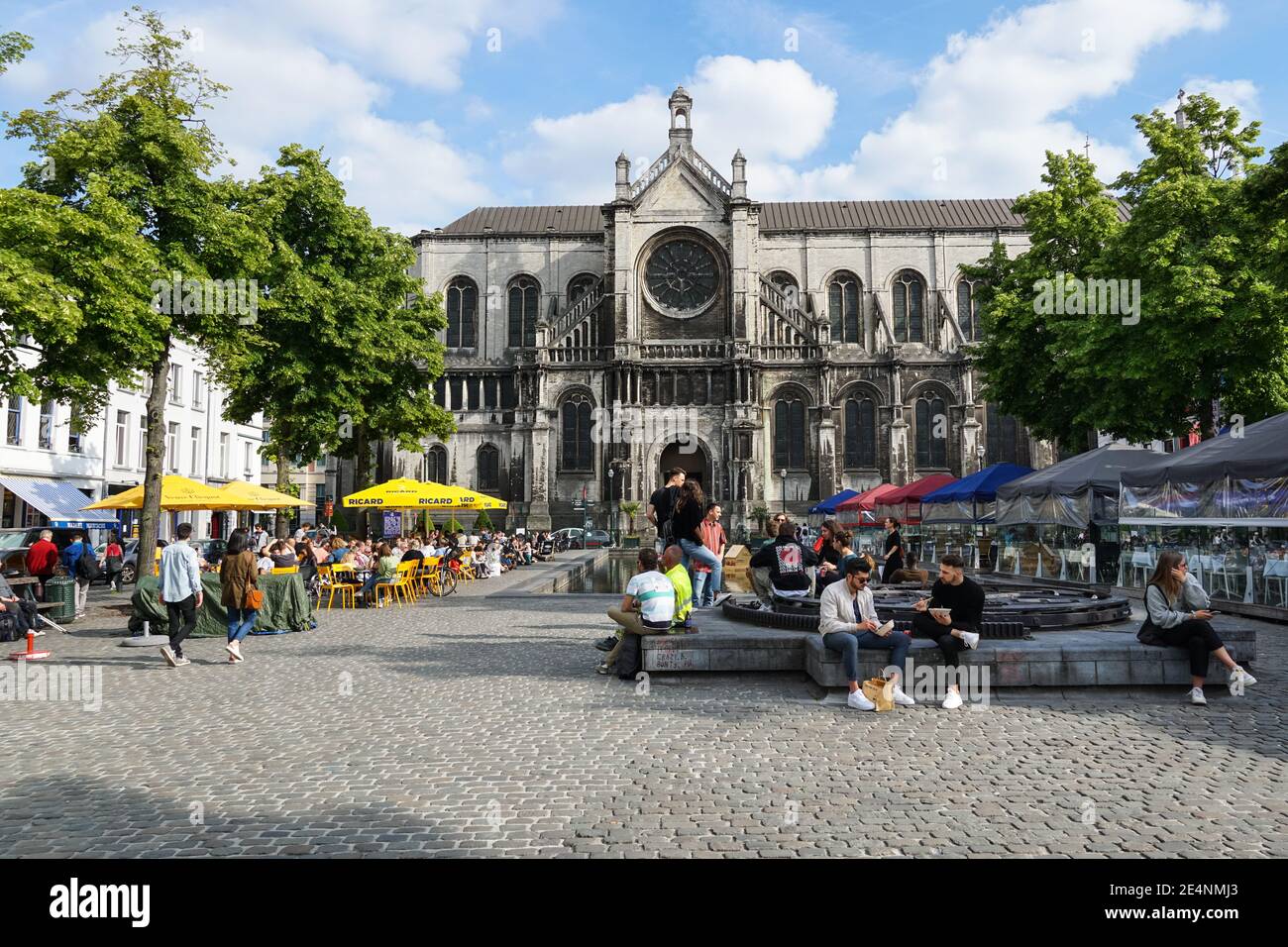 People and restaurants next to Saint Catherine Church in Brussels, Belgium Stock Photo
