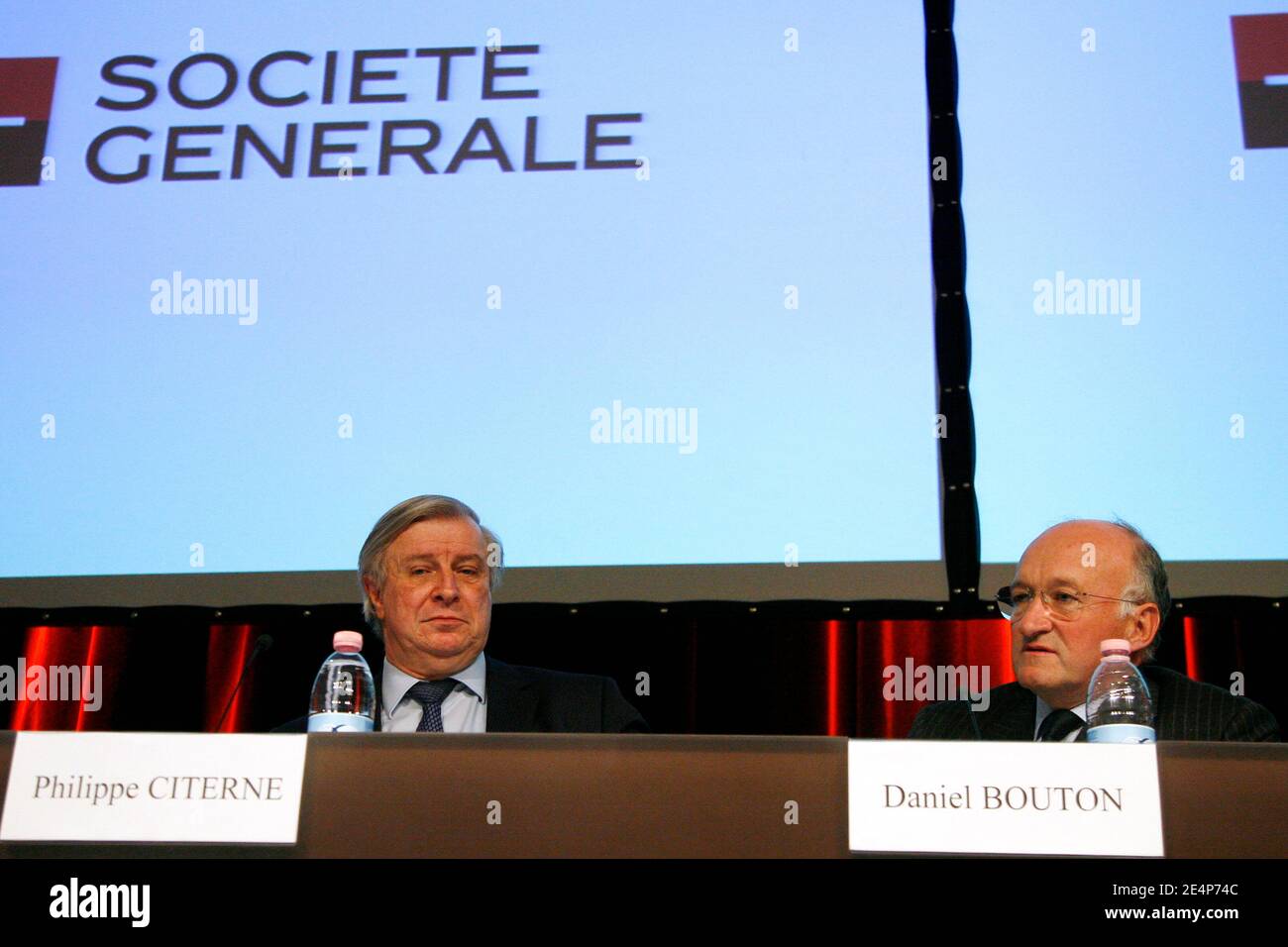 Societe Generale Vice CEO Philippe Citerne and Societe Generale CEO Daniel Bouton during a press conference, January 24, 2008 in La Defense, near Paris, France. Trading in shares of Societe Generale was supended, January 24, 2008, after the French banking giant announced a sole trader was responsible for racking up 4.9 billion euros (7.15 billion dollars) in losses. Photo by Thierry Orban/ABACAPRESS.COM Stock Photo