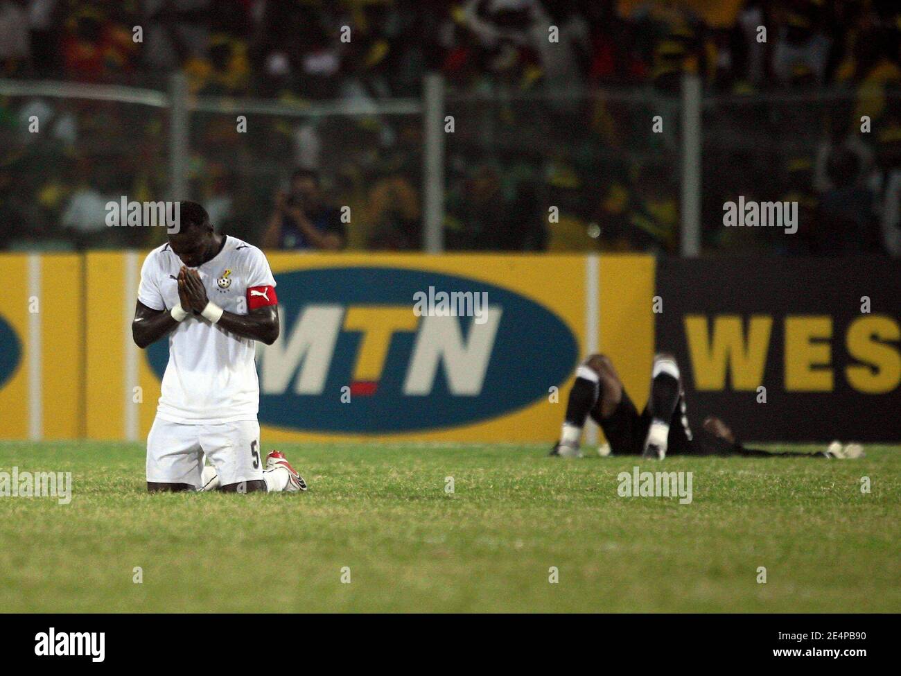 Ghana's captain John Mensah celebrates after his victory during the African Cup of Nations soccer match, Ghana vs Morocco in Accra, Ghana on January 28, 2008. Ghana won the game 2-0. Photo by Steeve McMay/Cameleon/ABACAPRESS.COM Stock Photo