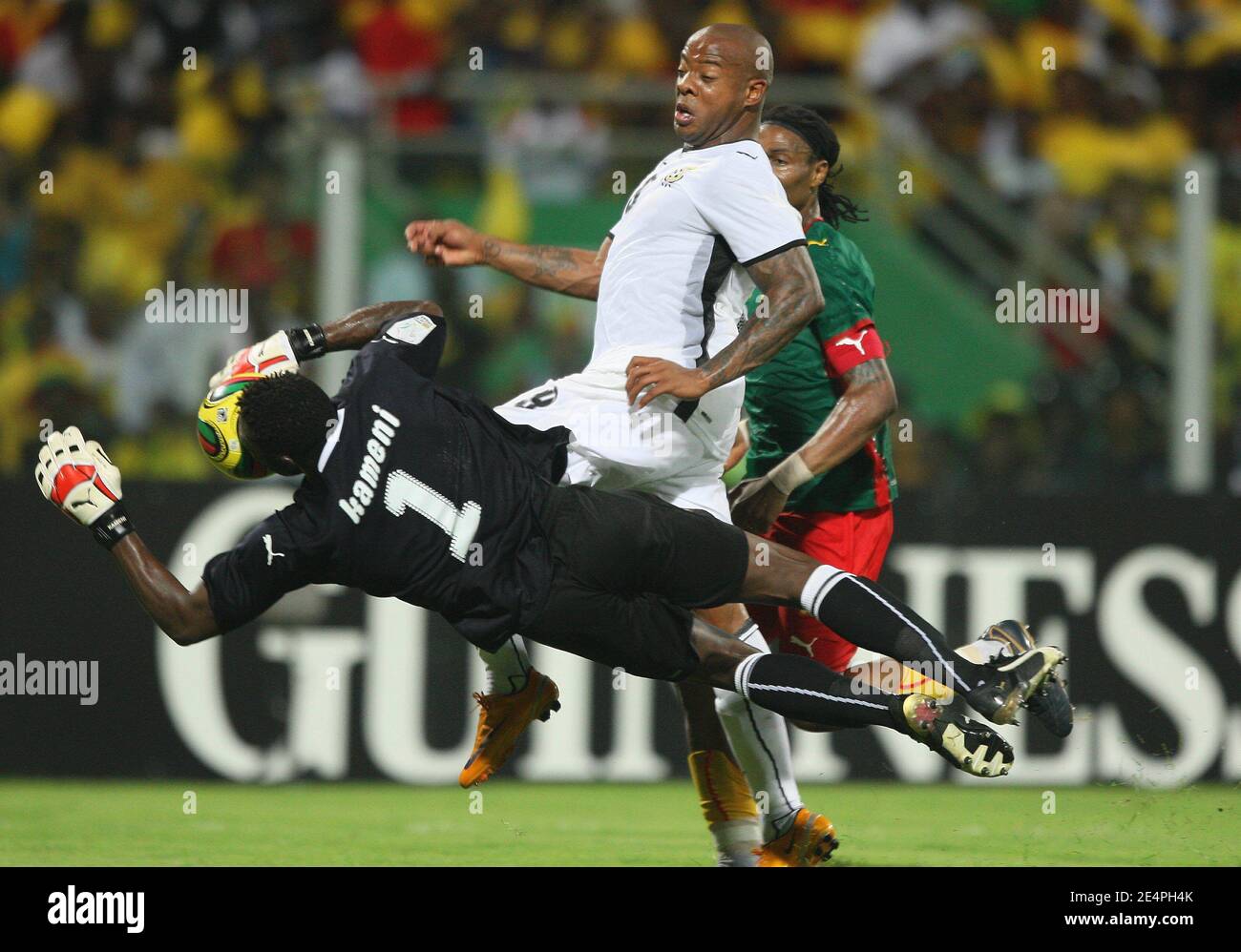 Cameroon's goalkeeper Carlos Kameni Idris saves the Ghana's Manuel Agogo kick during the African Cup of Nations Semi Final soccer match, Ghana vs Cameroon in Accra, Ghana on February 7, 2008. Cameroon are only one step away from a record-equalling fifth African Nations Cup title after wrecking Ghana's party with a 1-0 semi-final win over the hosts. Photo by Steeve McMay/Cameleon/ABACAPRESS.COM Stock Photo