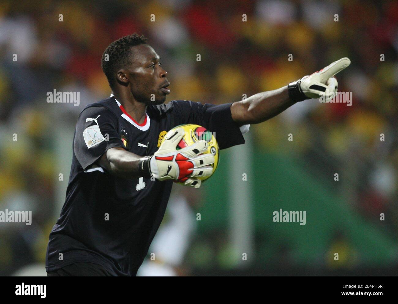 Cameroon's goalkeeper Carlos Kameni Idris during the African Cup of Nations Semi Final soccer match, Ghana vs Cameroon in Accra, Ghana on February 7, 2008. Cameroon are only one step away from a record-equalling fifth African Nations Cup title after wrecking Ghana's party with a 1-0 semi-final win over the hosts. Photo by Steeve McMay/Cameleon/ABACAPRESS.COM Stock Photo