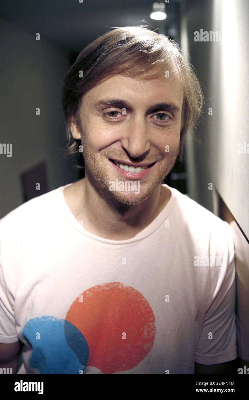 D.J David Guetta attends the taping of a Radio show in Paris, on February  12, 2008. Photo by Greg Soussan/ABACAPRESS.COM Stock Photo - Alamy