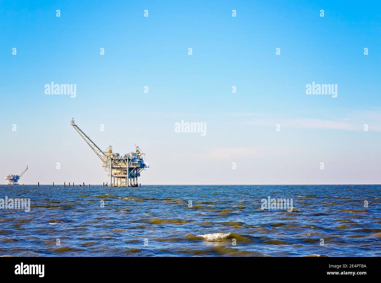Offshore oil platform gulf of mexico hires stock photography and