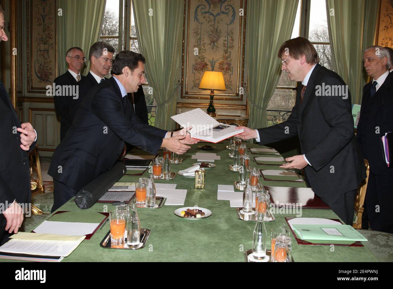 French president Nicolas Sarkozy receives a book by Belgian painter Pierre Alechinsky from Belgium's Prime Minister Guy Verhofstadt during a meeting at the Elysee Palace in Paris, France, on February 20, 2008. Acting Belgian Prime Minister Guy Verhofstadt said on February 19, he will stand down on March 20 to be replaced by the leader of the Flemish Christian Democrats, Yves Leterme. Photo by Alain Benainous/Pool/ABACAPRESS.COM Local Caption 20/02/2008.French President Nicolas Sarkozy meeting with the Belgium s prime minister Pierre Alechinsky at the Elysee Palace Stock Photo