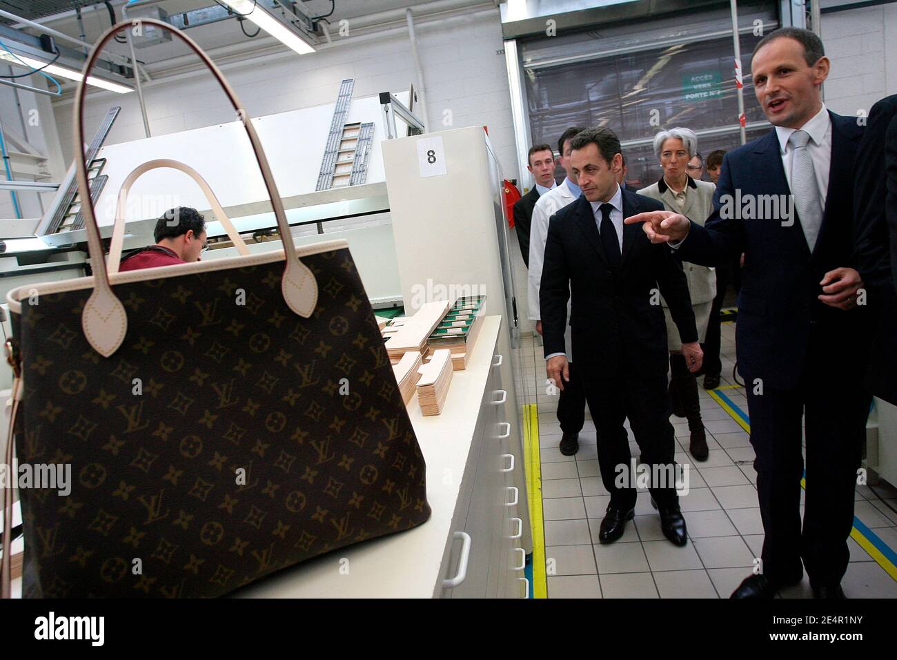 French President Nicolas Sarkozy visits the manufacture of Louis Vuitton in  Saint-Pourcain-sur-Sioule, France on February 26, 2008. Photo by  Mousse/ABACAPRESS.COM Stock Photo - Alamy