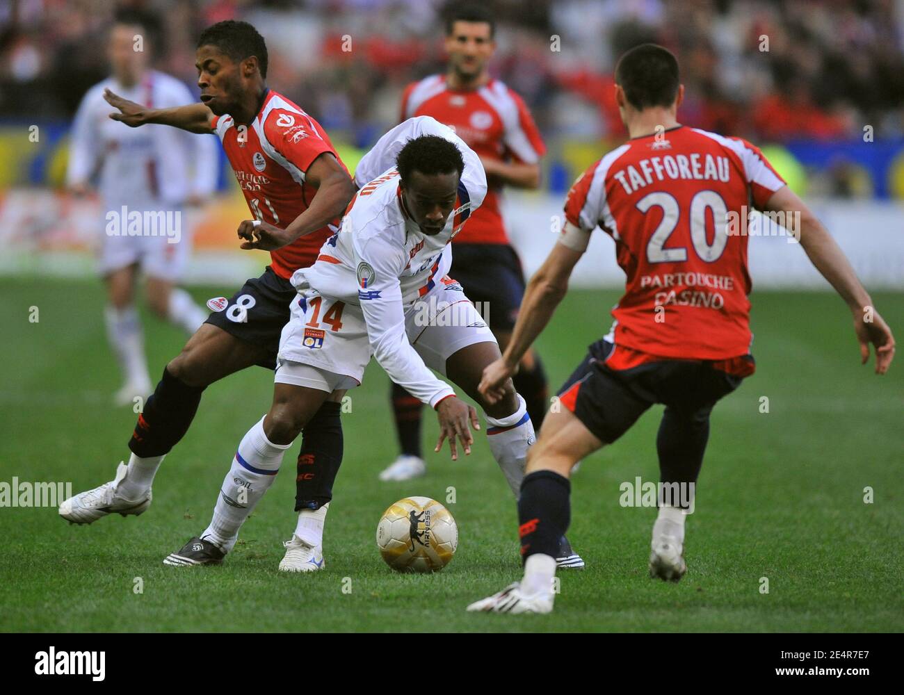 1,043 Olympique Lyonnais Sydney Govou Photos & High Res Pictures - Getty  Images